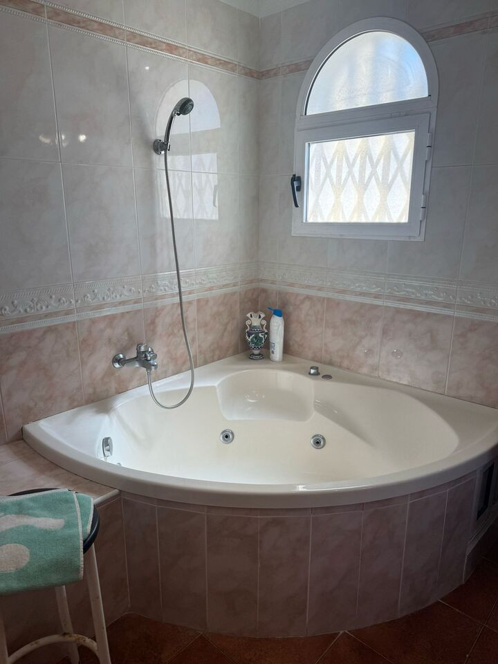 For sale - 4 Bedroom 3 Bathroom House - Detached Villa in Orihuela - La Zenia  - Alicante