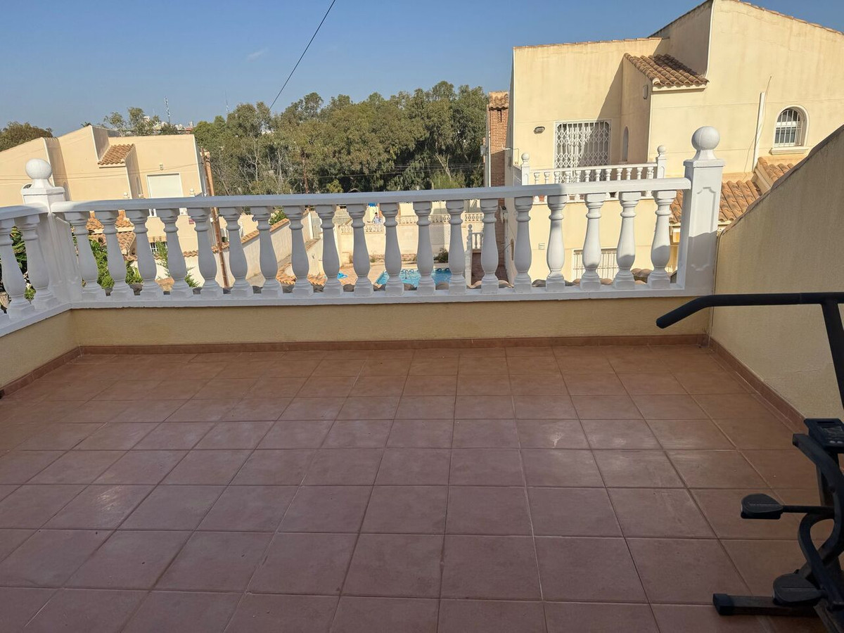 For sale - 4 Bedroom 3 Bathroom House - Detached Villa in Orihuela - La Zenia  - Alicante