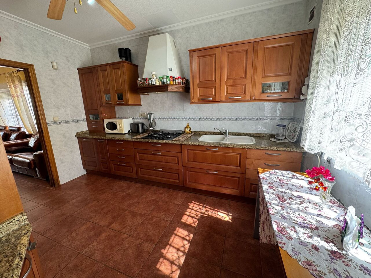 For sale - 4 Bedroom 3 Bathroom House - Detached Villa in Orihuela - La Zenia  - Alicante