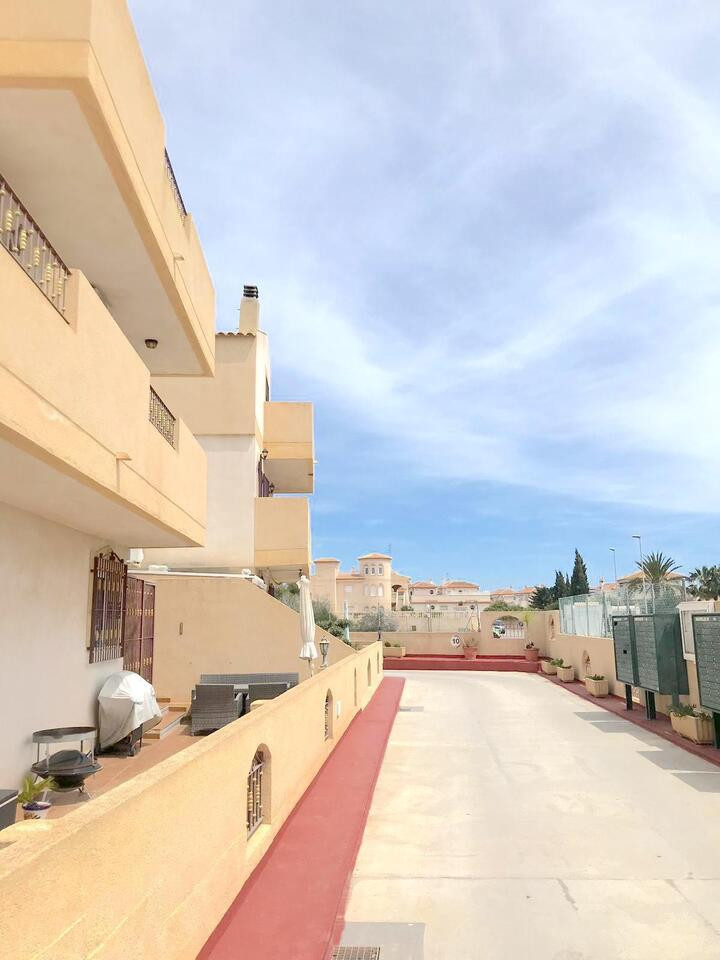 For sale - 3 Bedroom 3 Bathroom Townhouse in Playa Flamenca  - Playa Flamenca  - Alicante