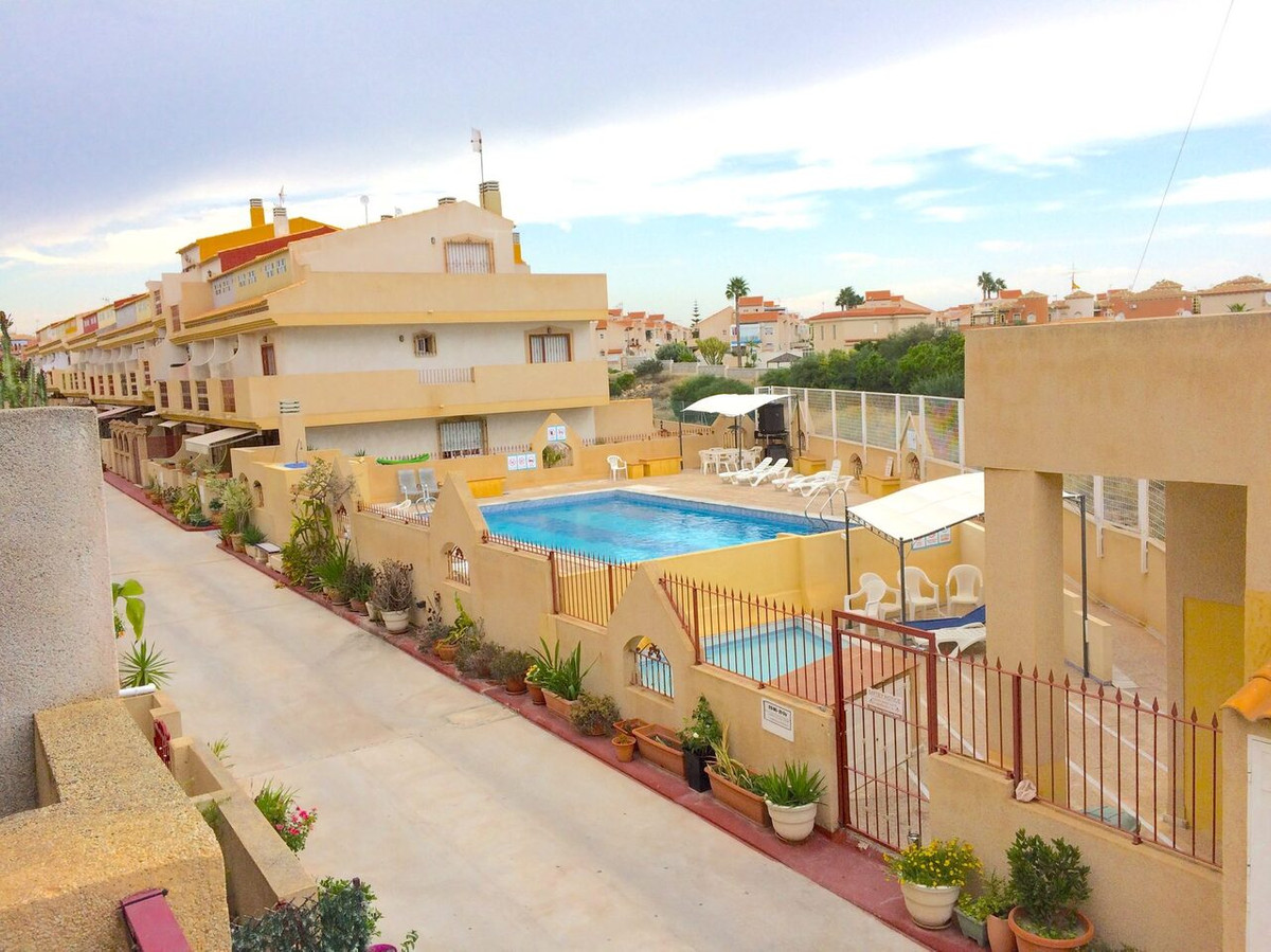 For sale - 3 Bedroom 3 Bathroom Townhouse in Playa Flamenca  - Playa Flamenca  - Alicante