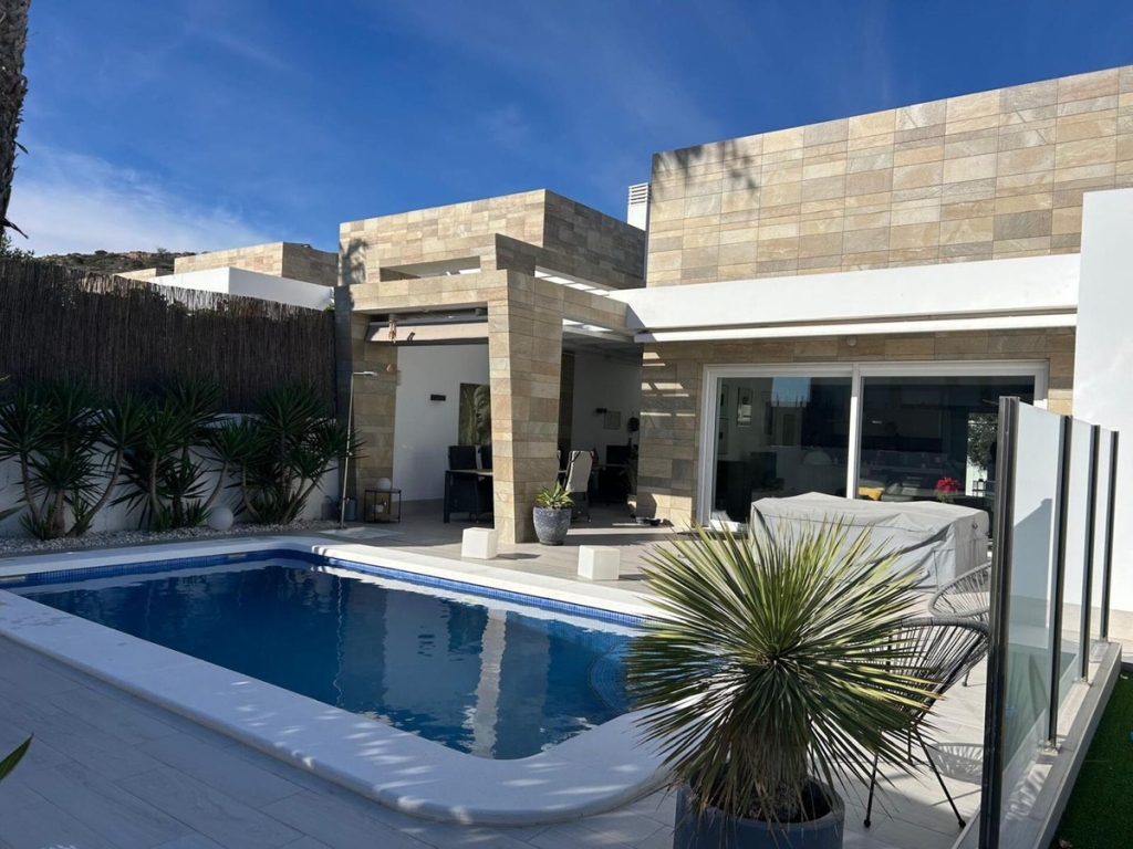 3 Bedroom 2 Bathroom House - Detached Villa in Algorfa
