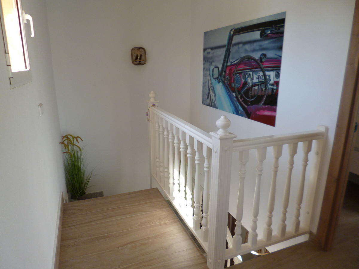 For sale - 4 Bedroom 2 Bathroom House - Detached Villa in Pilar de la Horadada - Pilar de la Horadada Centro  - Alicante