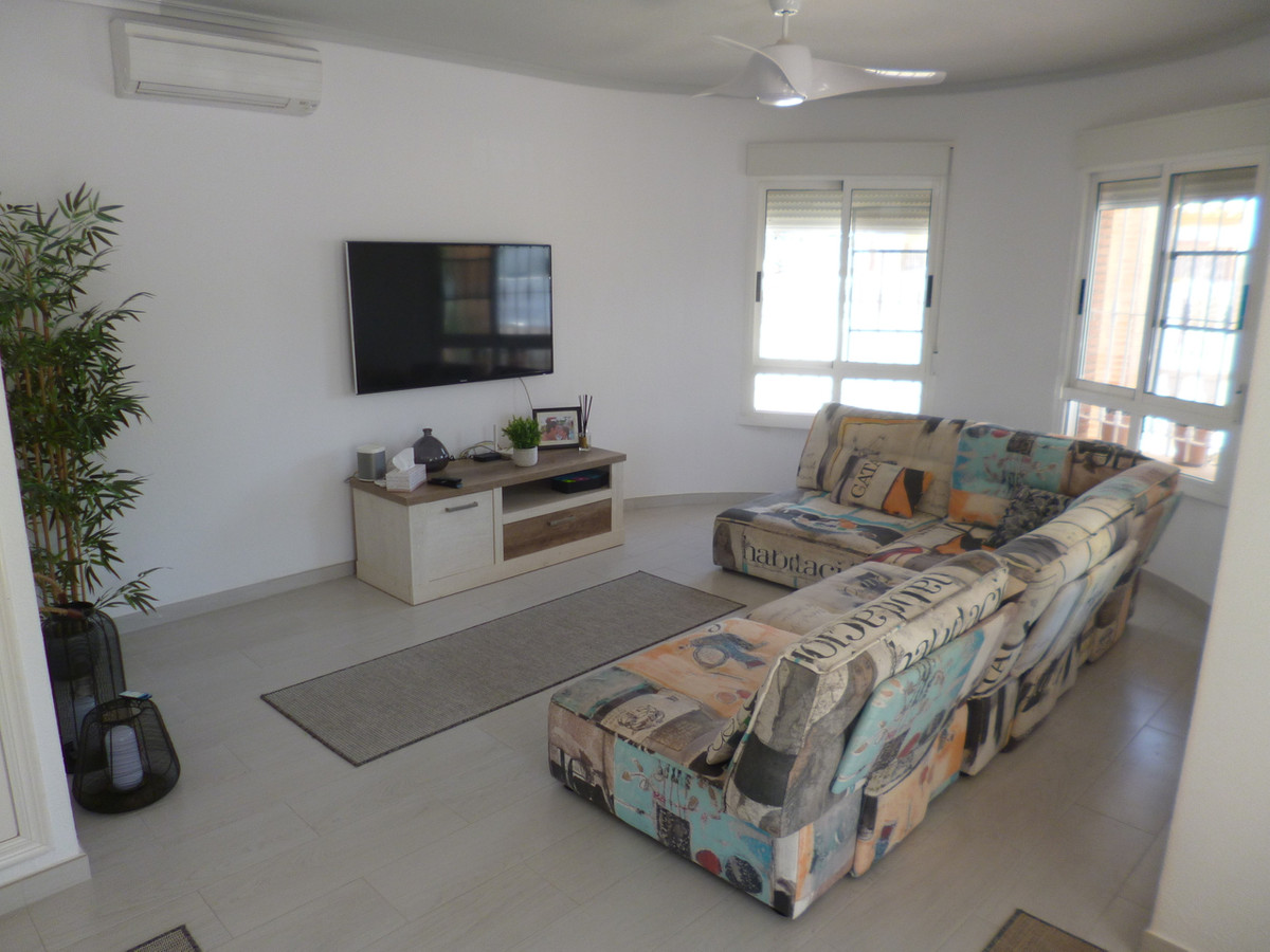 For sale - 4 Bedroom 2 Bathroom House - Detached Villa in Pilar de la Horadada - Pilar de la Horadada Centro  - Alicante