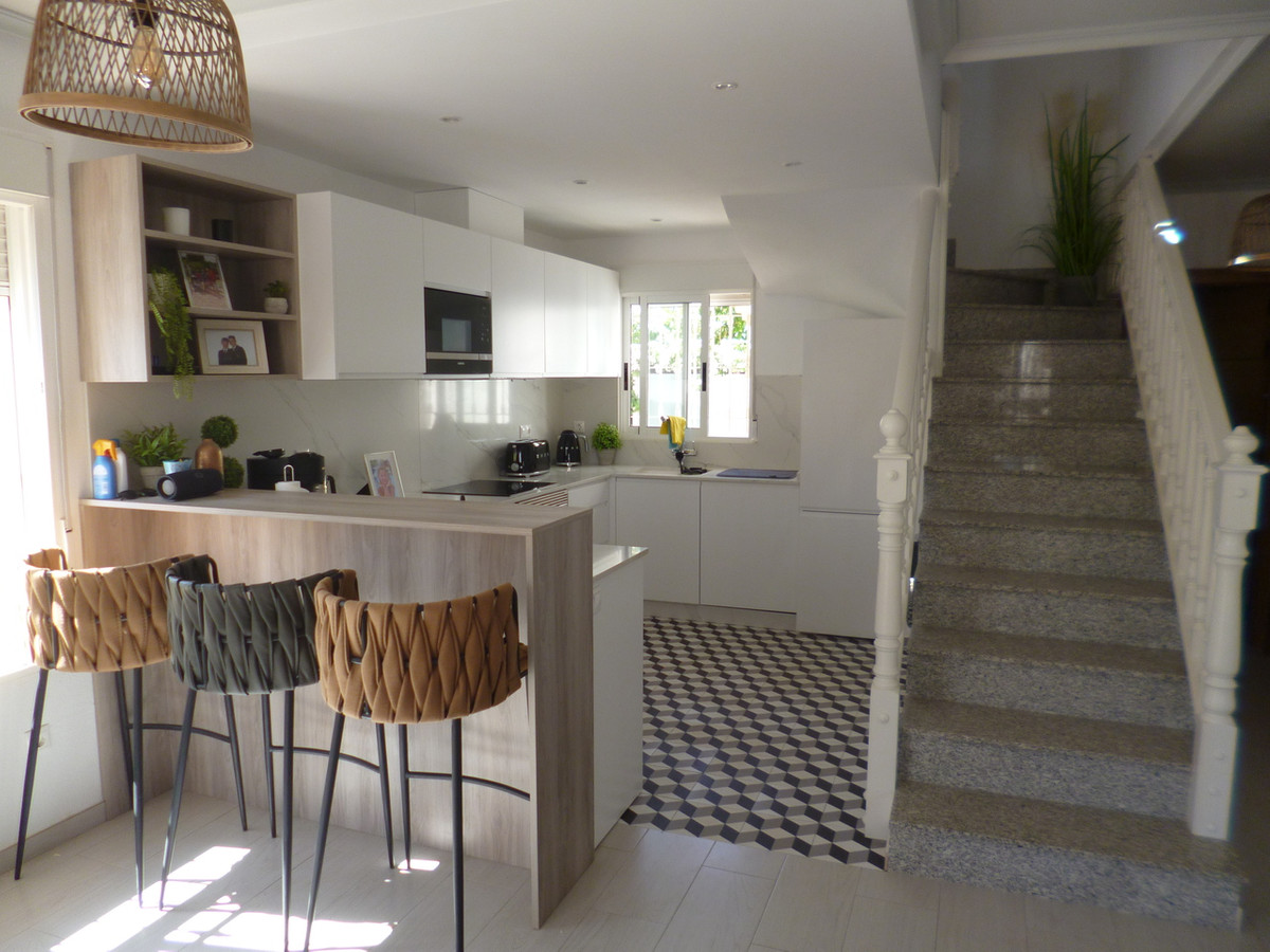For sale - 4 Bedroom 2 Bathroom House - Detached Villa in Pilar de la Horadada - Pilar de la Horadada Centro  - Alicante