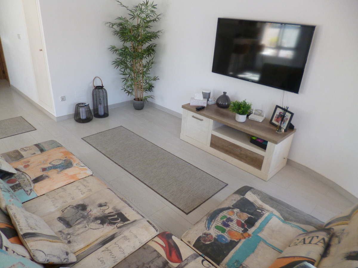 For sale - 4 Bedroom 2 Bathroom House - Detached Villa in Pilar de la Horadada - Pilar de la Horadada Centro  - Alicante