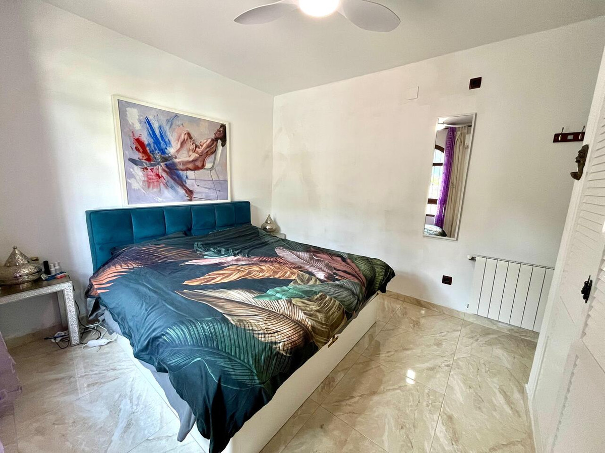 For sale - 4 Bedroom 2 Bathroom House - Detached Villa in Orihuela - Villamartin  - Alicante