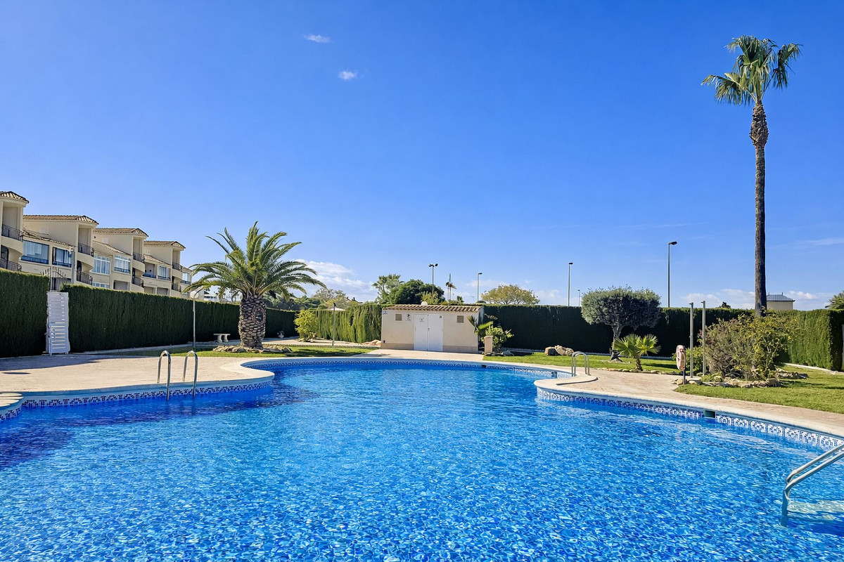 For sale - 2 Bedroom 1 Bathroom Apartment - Top Floor Apartment in Orihuela - Los Altos  - Alicante