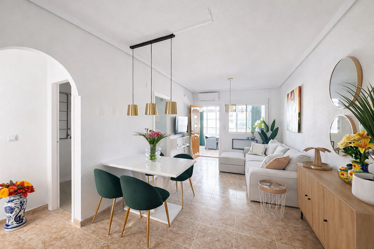 For sale - 2 Bedroom 1 Bathroom Apartment - Top Floor Apartment in Orihuela - Los Altos  - Alicante