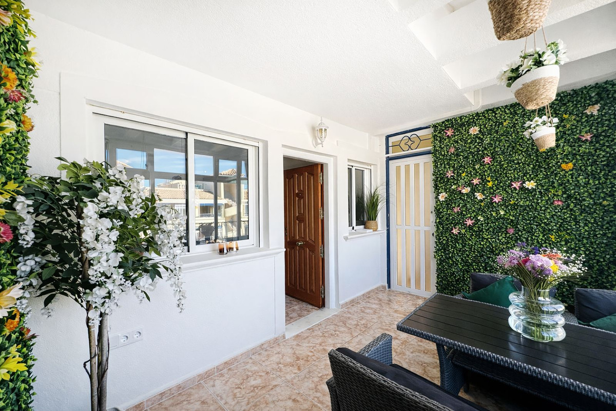 For sale - 2 Bedroom 1 Bathroom Apartment - Top Floor Apartment in Orihuela - Los Altos  - Alicante