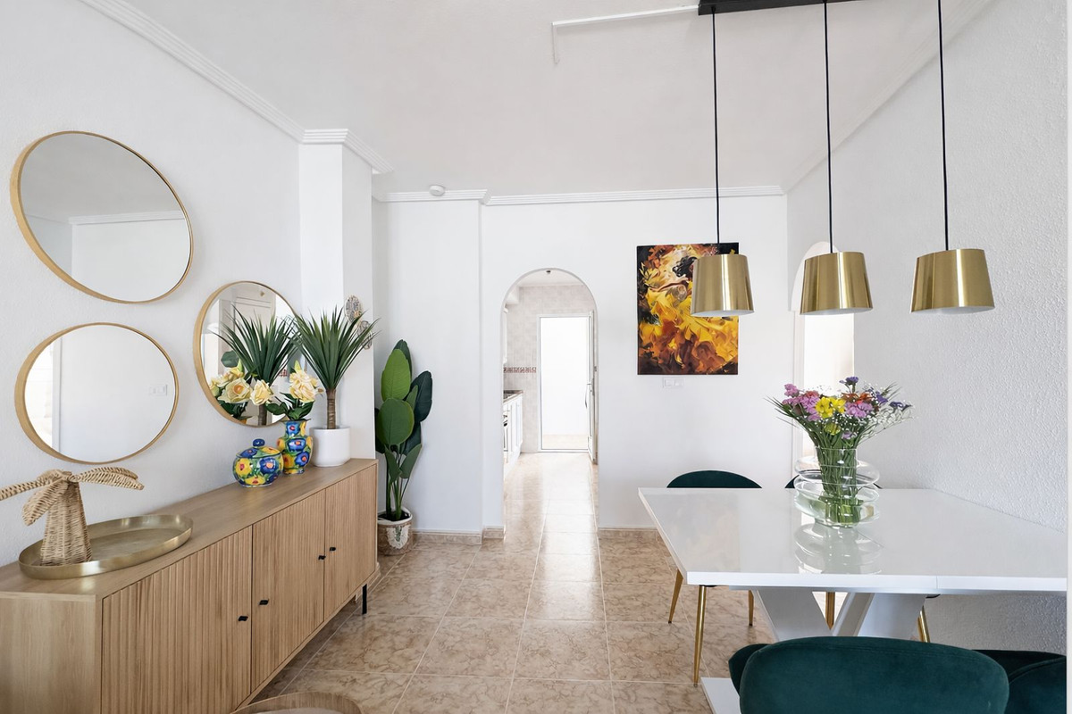 For sale - 2 Bedroom 1 Bathroom Apartment - Top Floor Apartment in Orihuela - Los Altos  - Alicante