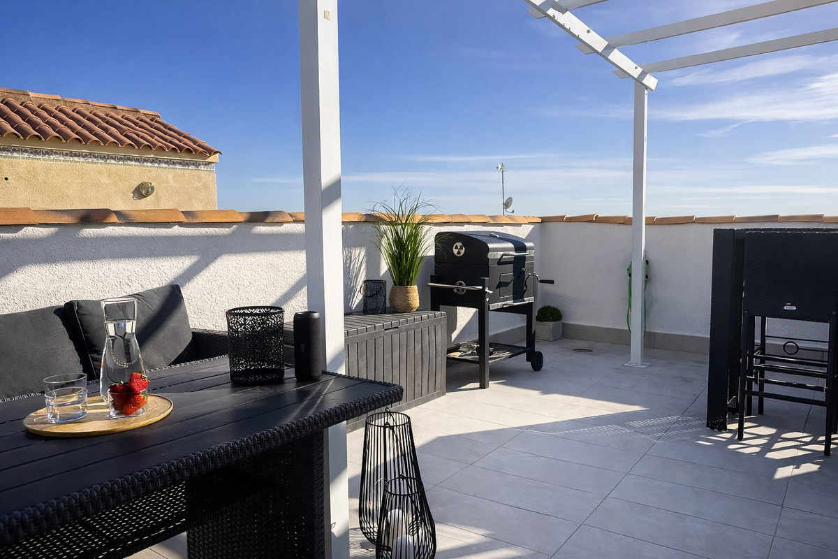 For sale - 2 Bedroom 1 Bathroom Apartment - Top Floor Apartment in Orihuela - Los Altos  - Alicante