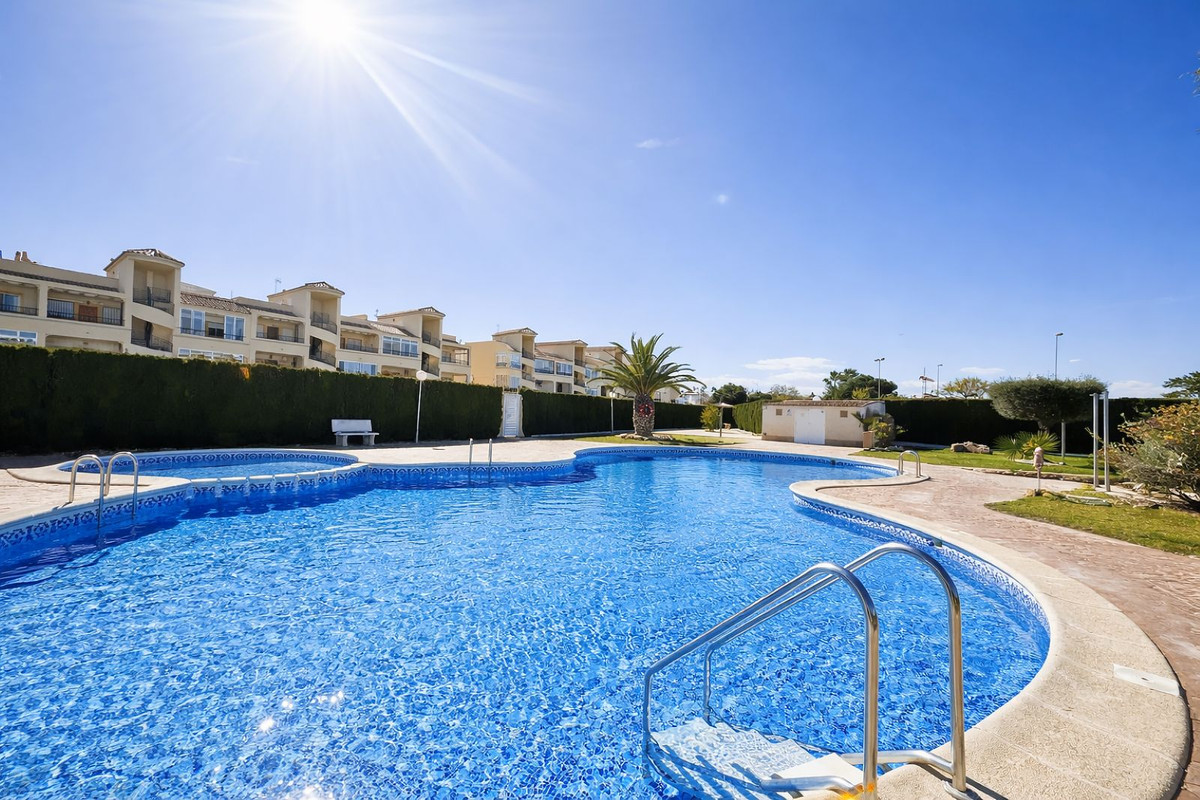 For sale - 2 Bedroom 1 Bathroom Apartment - Top Floor Apartment in Orihuela - Los Altos  - Alicante
