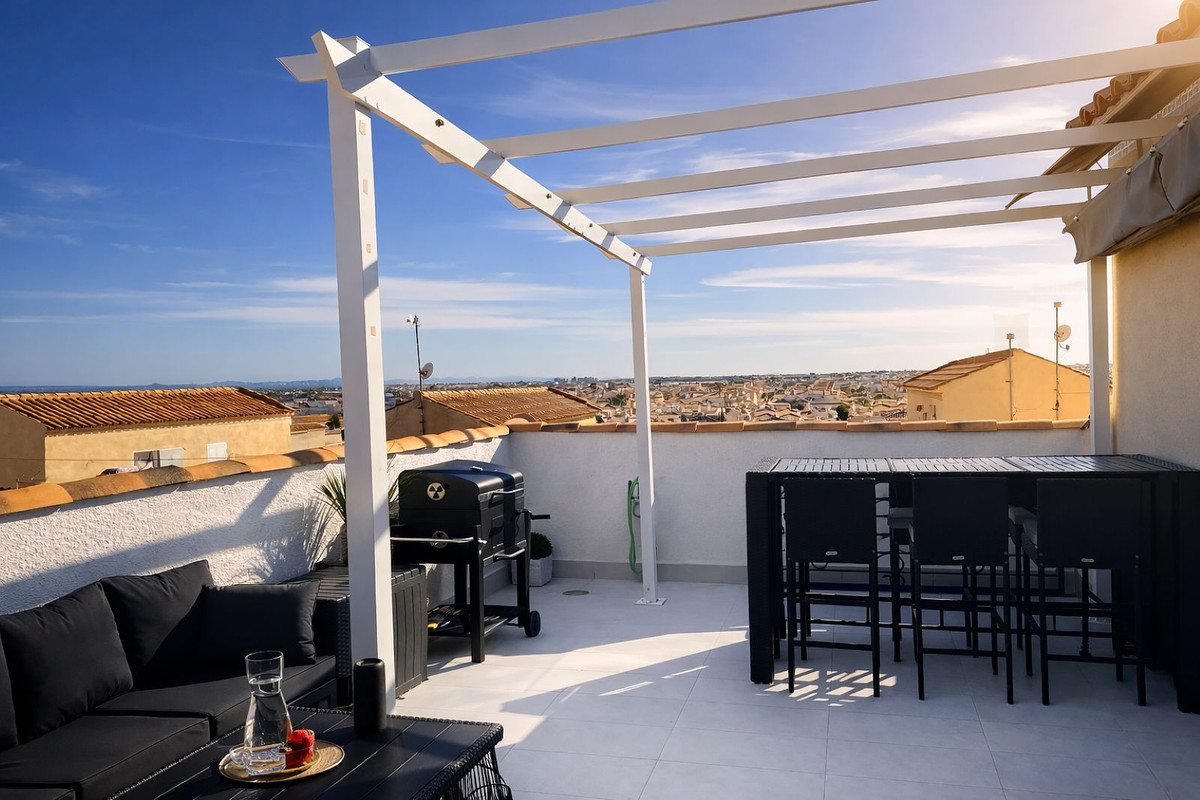 For sale - 2 Bedroom 1 Bathroom Apartment - Top Floor Apartment in Orihuela - Los Altos  - Alicante
