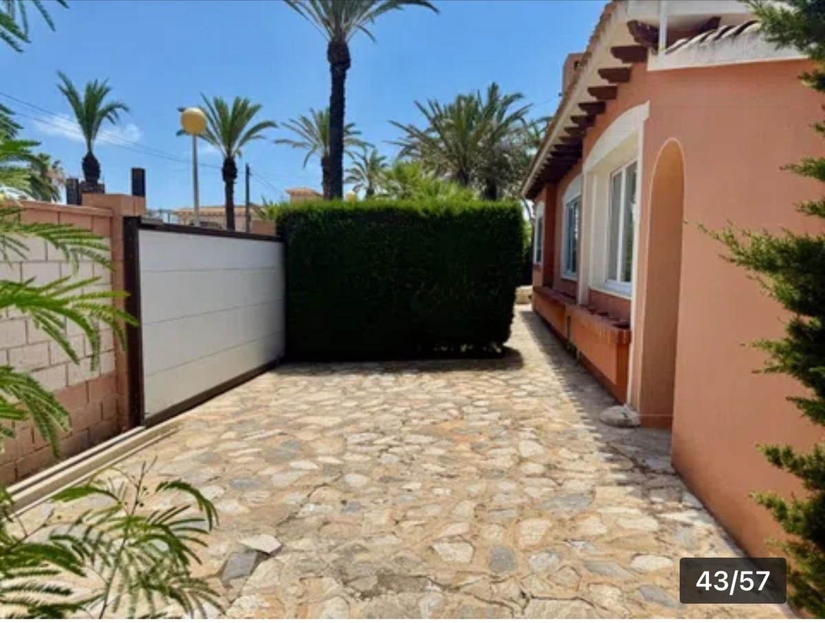 For sale - 4 Bedroom 4 Bathroom House - Detached Villa in Orihuela - Cabo Roig  - Alicante