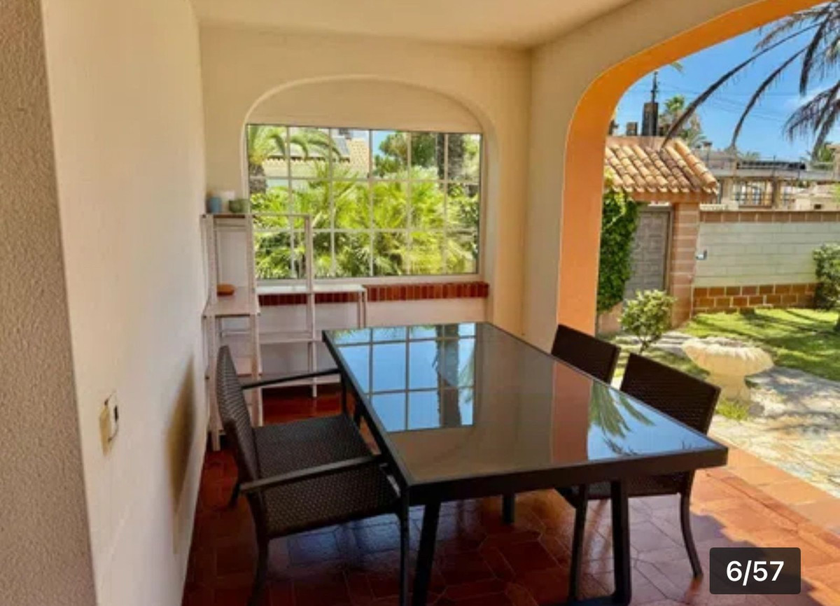 For sale - 4 Bedroom 4 Bathroom House - Detached Villa in Orihuela - Cabo Roig  - Alicante