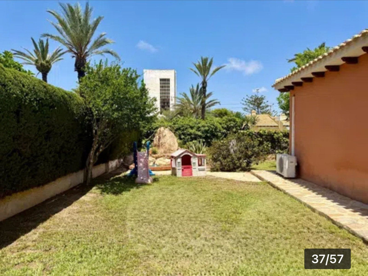 For sale - 4 Bedroom 4 Bathroom House - Detached Villa in Orihuela - Cabo Roig  - Alicante