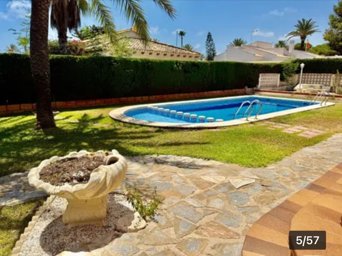 For sale - 4 Bedroom 4 Bathroom House - Detached Villa in Orihuela - Cabo Roig  - Alicante
