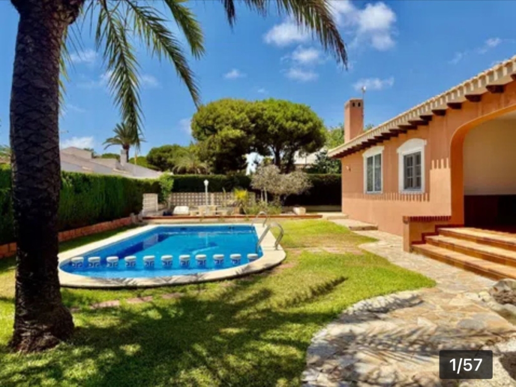 4 Bedroom 4 Bathroom House - Detached Villa in Orihuela