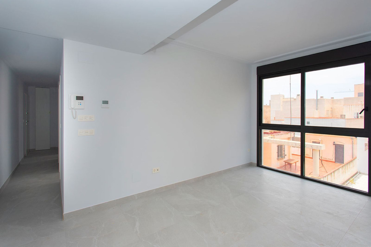 For sale - 2 Bedroom 2 Bathroom Apartment - Middle Floor Apartment in Torrevieja - Torrevieja Centro  - Alicante