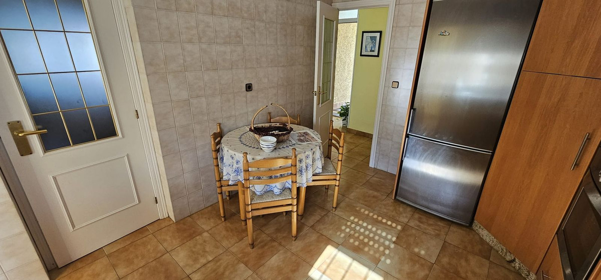 For sale - 5 Bedroom 3 Bathroom House - Detached Villa in Orihuela - Campoamor  - Alicante