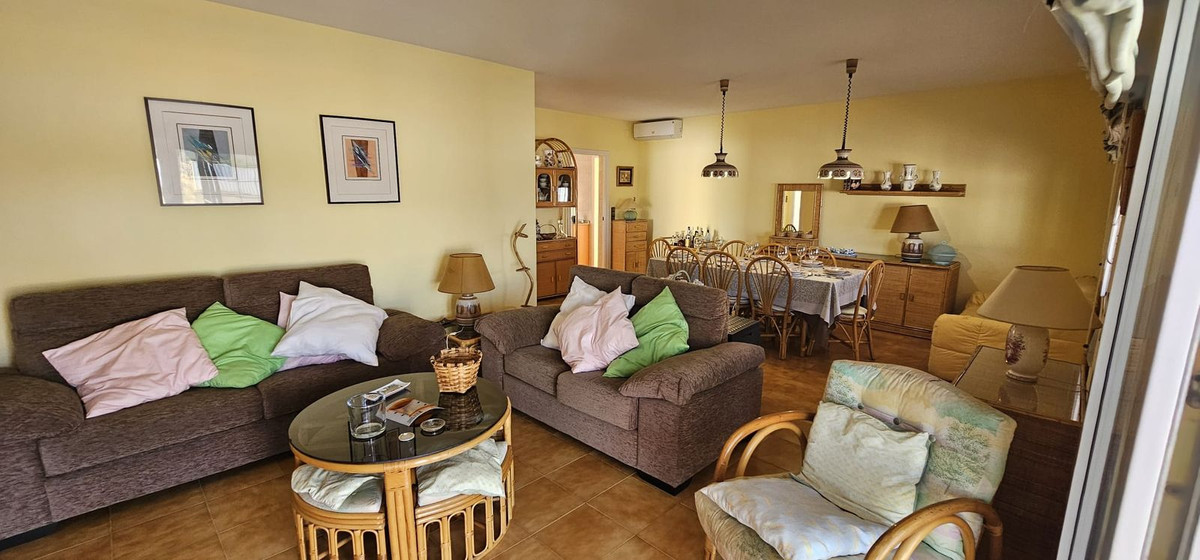 For sale - 5 Bedroom 3 Bathroom House - Detached Villa in Orihuela - Campoamor  - Alicante