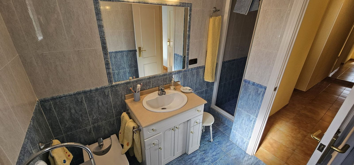 For sale - 5 Bedroom 3 Bathroom House - Detached Villa in Orihuela - Campoamor  - Alicante