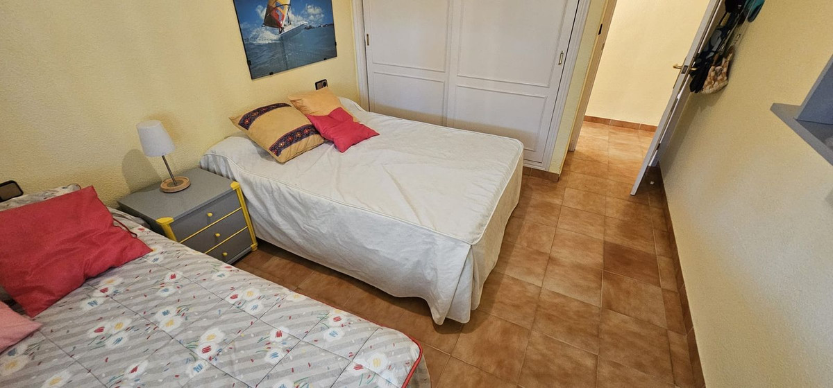 For sale - 5 Bedroom 3 Bathroom House - Detached Villa in Orihuela - Campoamor  - Alicante