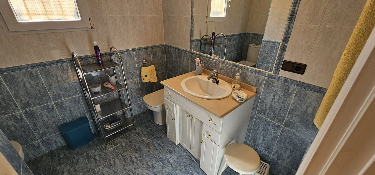 For sale - 5 Bedroom 3 Bathroom House - Detached Villa in Orihuela - Campoamor  - Alicante