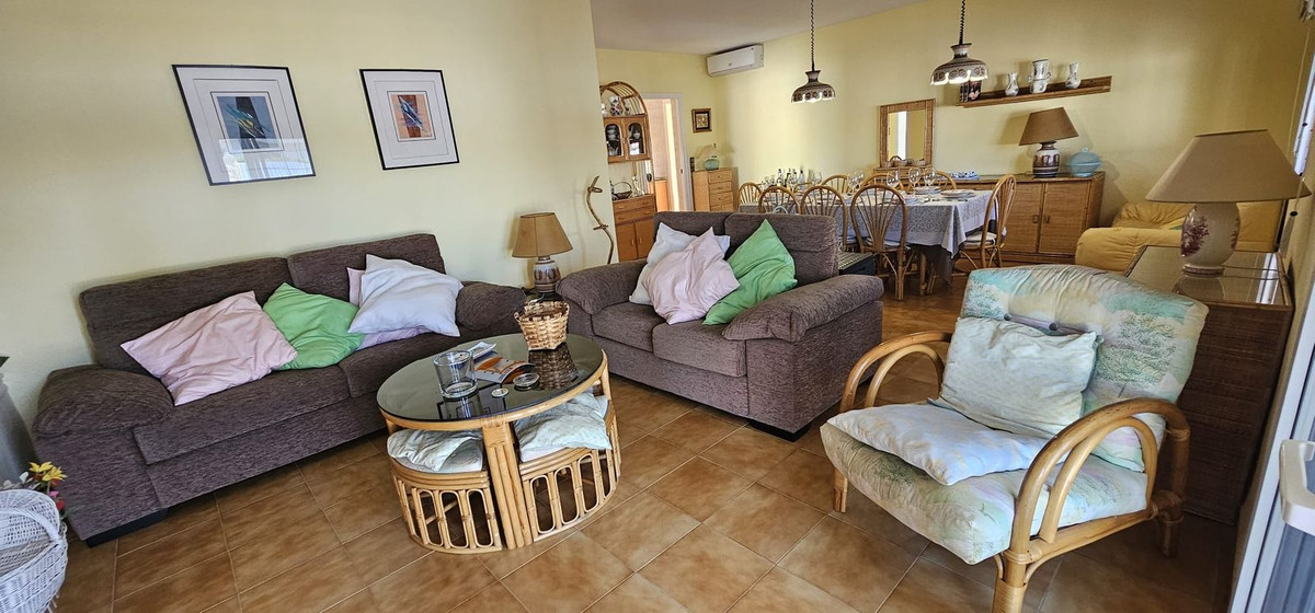 For sale - 5 Bedroom 3 Bathroom House - Detached Villa in Orihuela - Campoamor  - Alicante