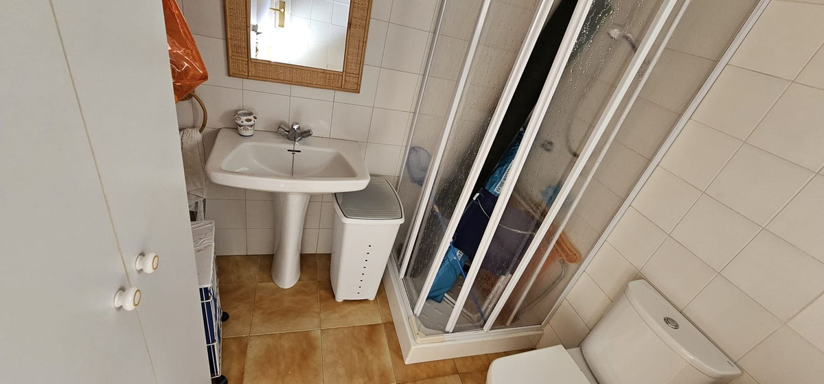 For sale - 5 Bedroom 3 Bathroom House - Detached Villa in Orihuela - Campoamor  - Alicante