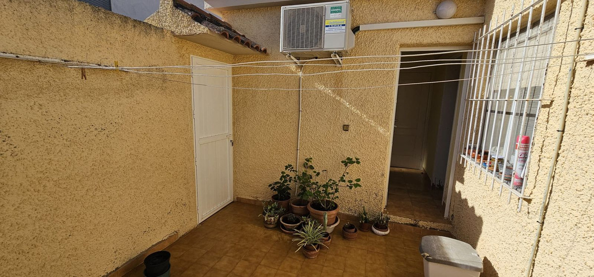 For sale - 5 Bedroom 3 Bathroom House - Detached Villa in Orihuela - Campoamor  - Alicante