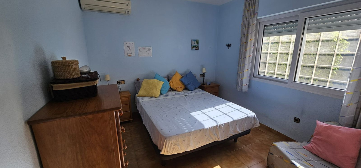 For sale - 5 Bedroom 3 Bathroom House - Detached Villa in Orihuela - Campoamor  - Alicante