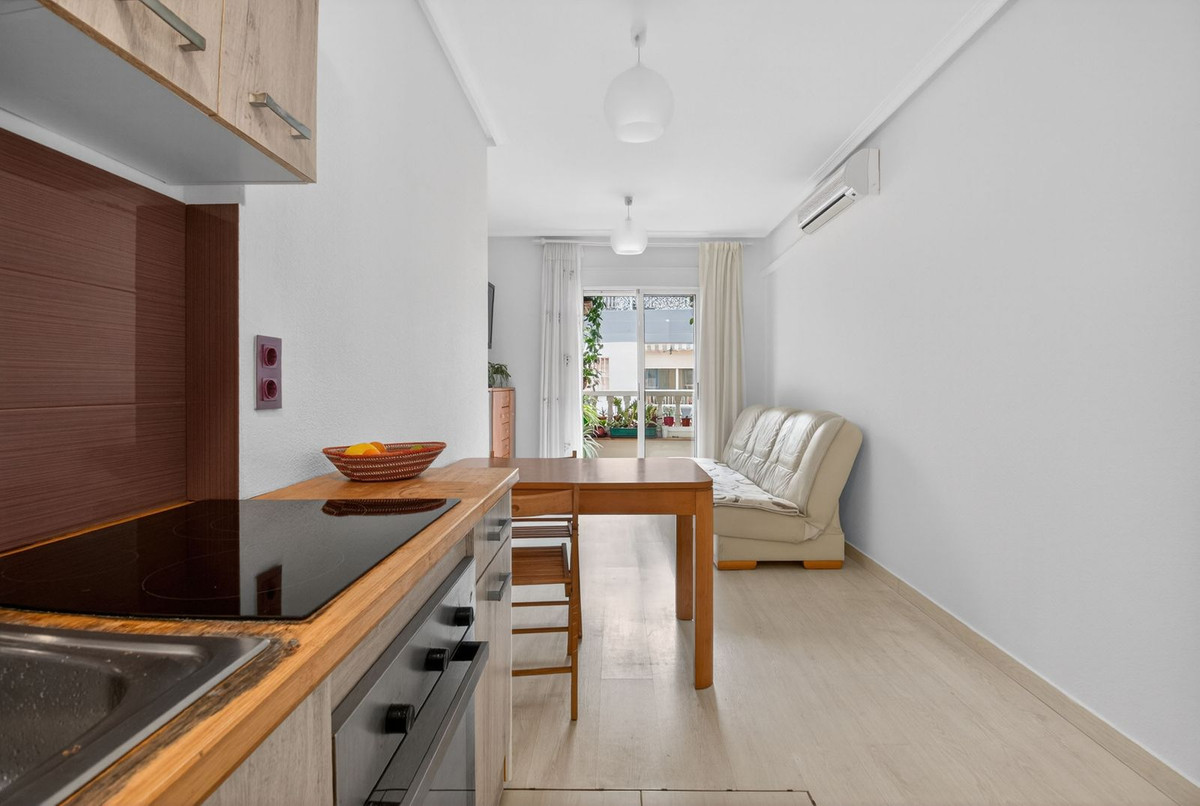 For sale - 2 Bedroom 1 Bathroom Apartment - Top Floor Apartment in Torrevieja - Torrevieja Centro  - Alicante