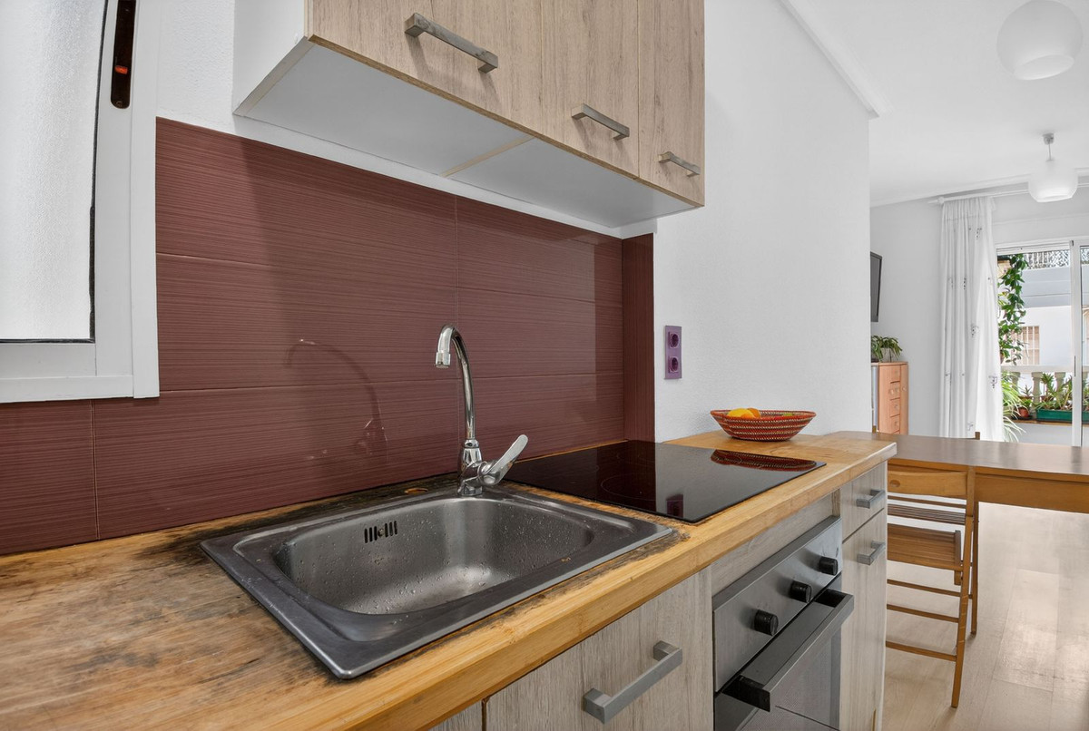 For sale - 2 Bedroom 1 Bathroom Apartment - Top Floor Apartment in Torrevieja - Torrevieja Centro  - Alicante