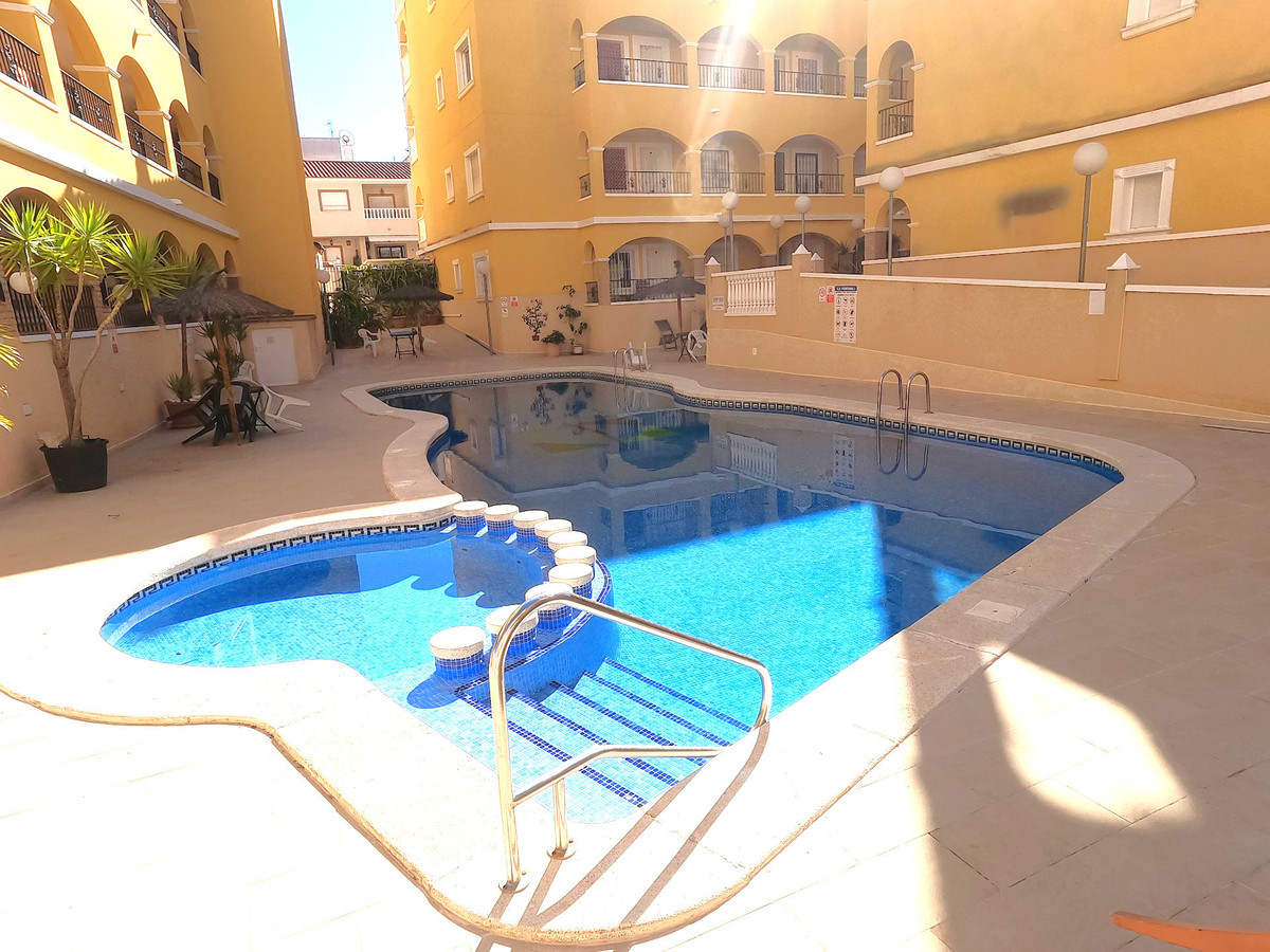 For sale - 2 Bedroom 1 Bathroom Apartment - Middle Floor Apartment in Algorfa - Algorfa Centro  - Alicante