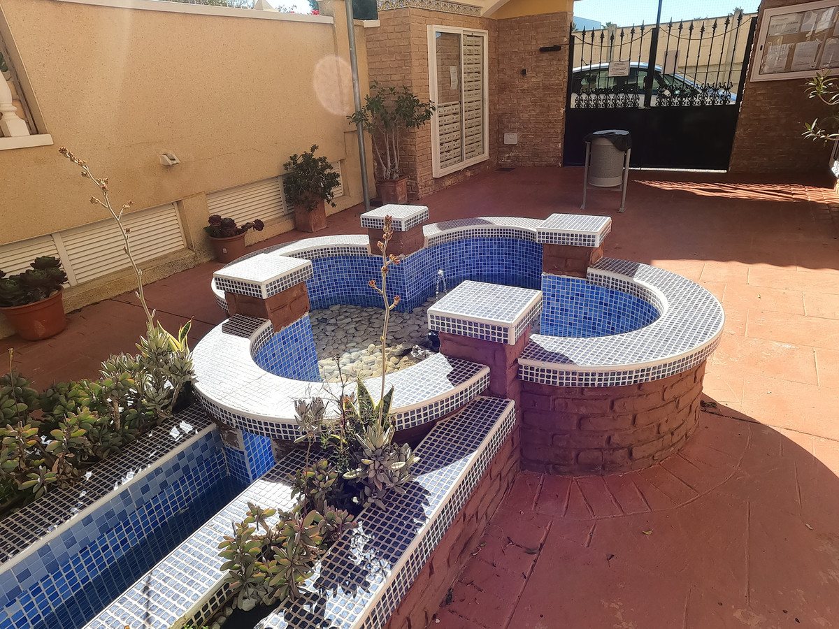 For sale - 2 Bedroom 1 Bathroom Apartment - Middle Floor Apartment in Algorfa - Algorfa Centro  - Alicante