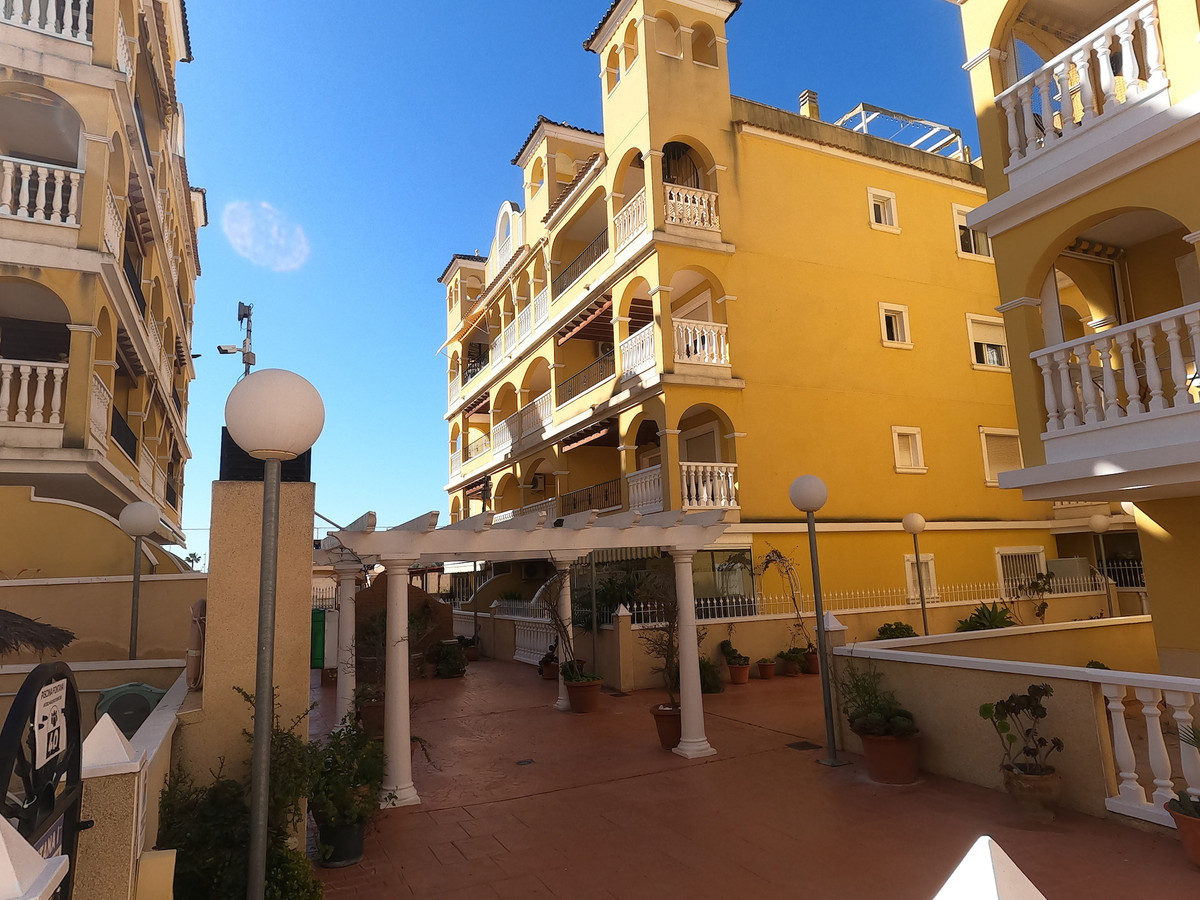 For sale - 2 Bedroom 1 Bathroom Apartment - Middle Floor Apartment in Algorfa - Algorfa Centro  - Alicante