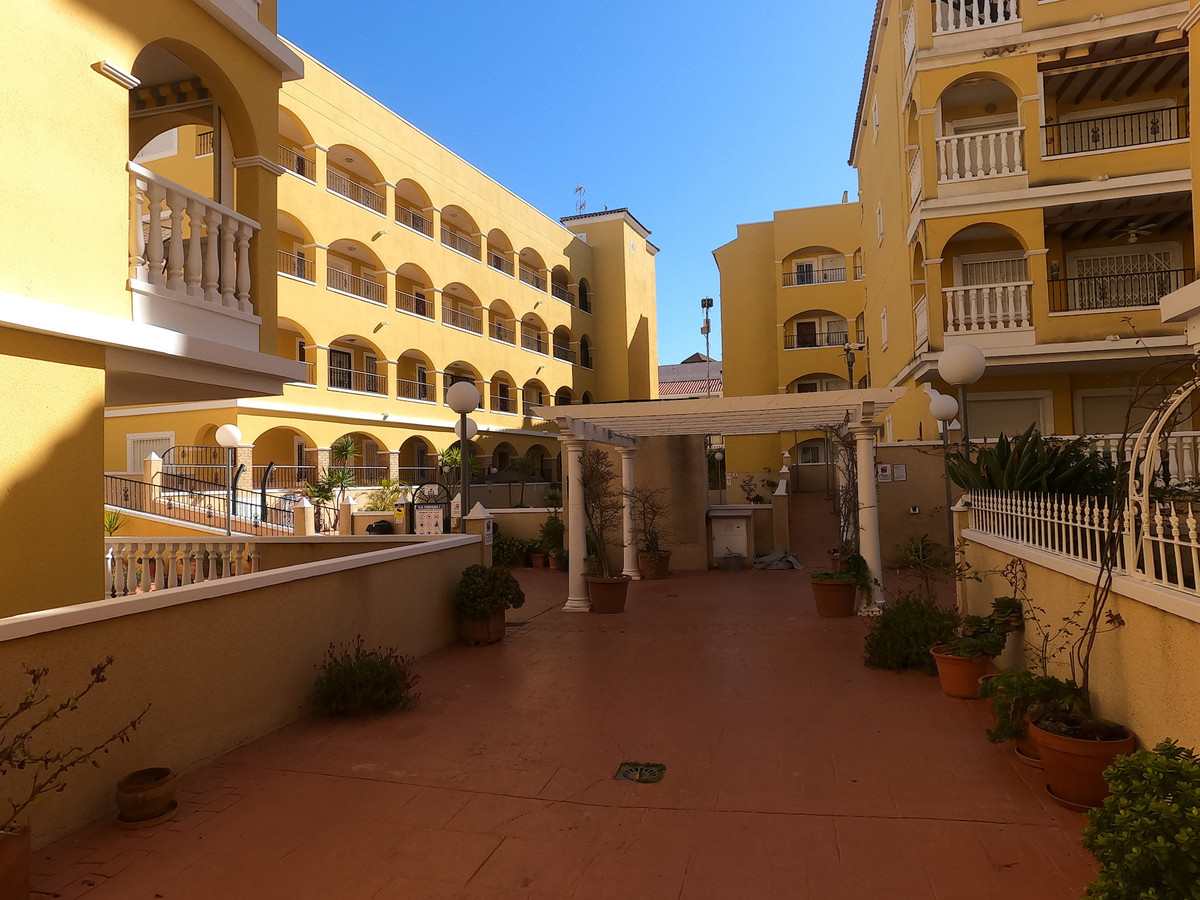 For sale - 2 Bedroom 1 Bathroom Apartment - Middle Floor Apartment in Algorfa - Algorfa Centro  - Alicante