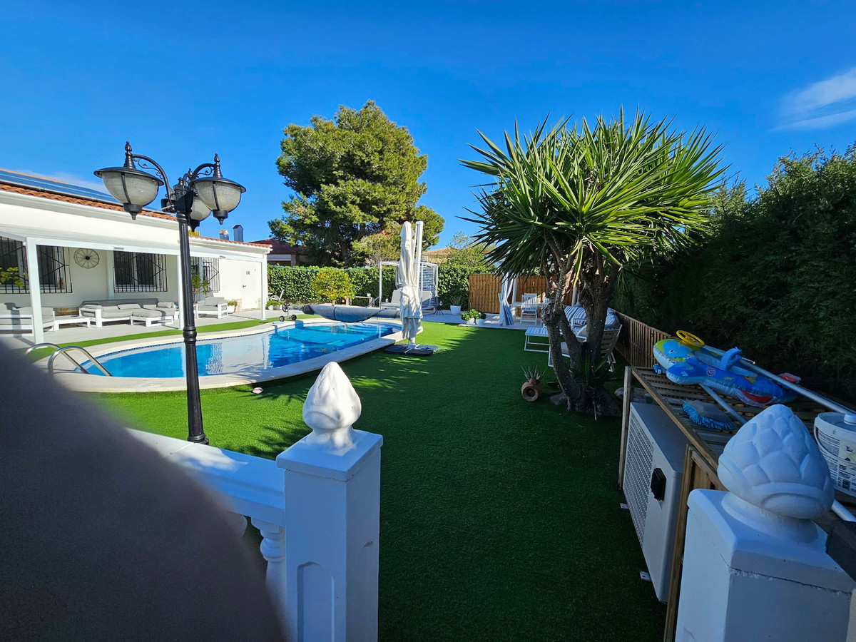 For sale - 4 Bedroom 4 Bathroom House - Detached Villa in San Fulgencio - San Fulgencio Centro  - Alicante