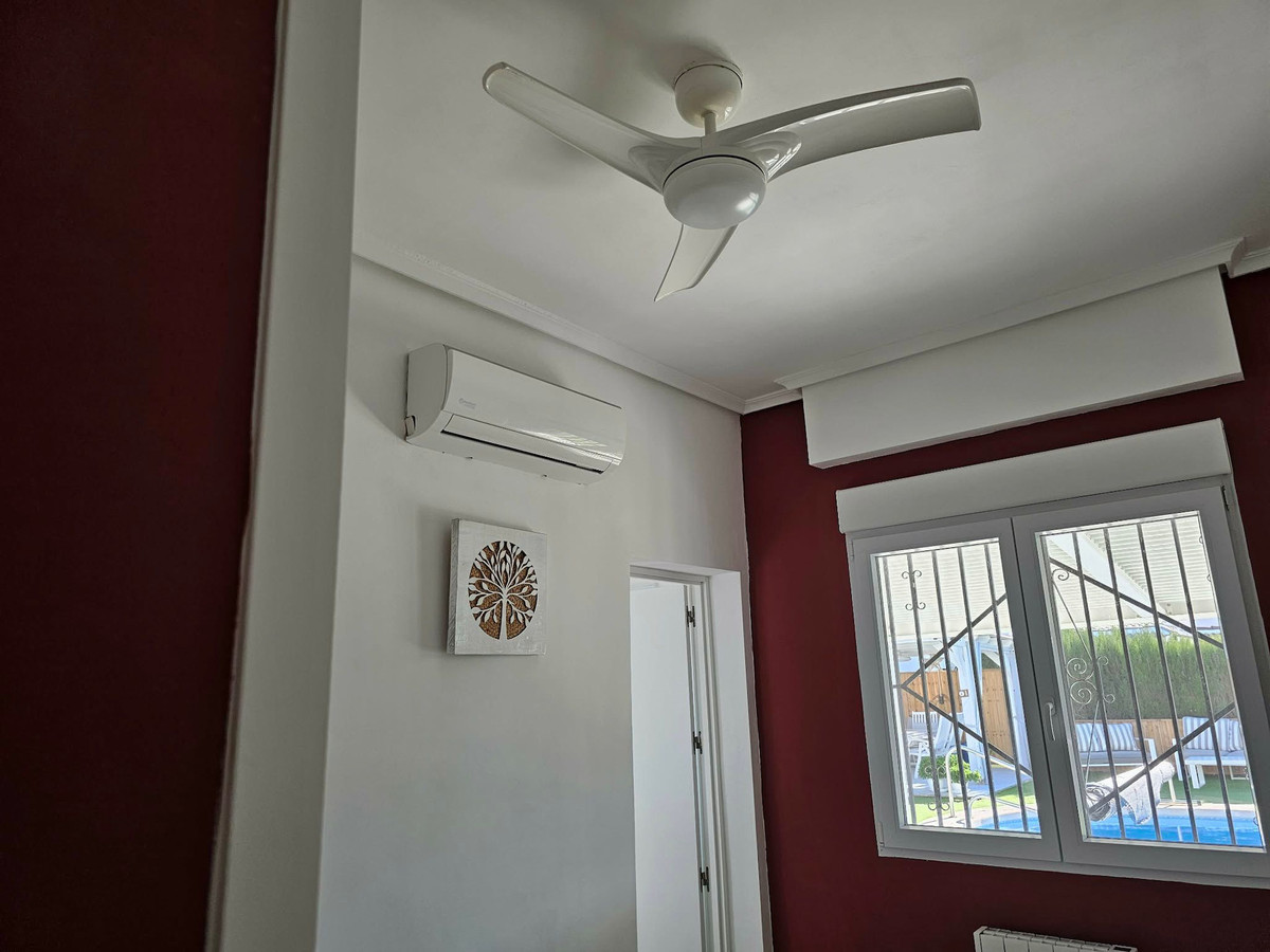 For sale - 4 Bedroom 4 Bathroom House - Detached Villa in San Fulgencio - San Fulgencio Centro  - Alicante