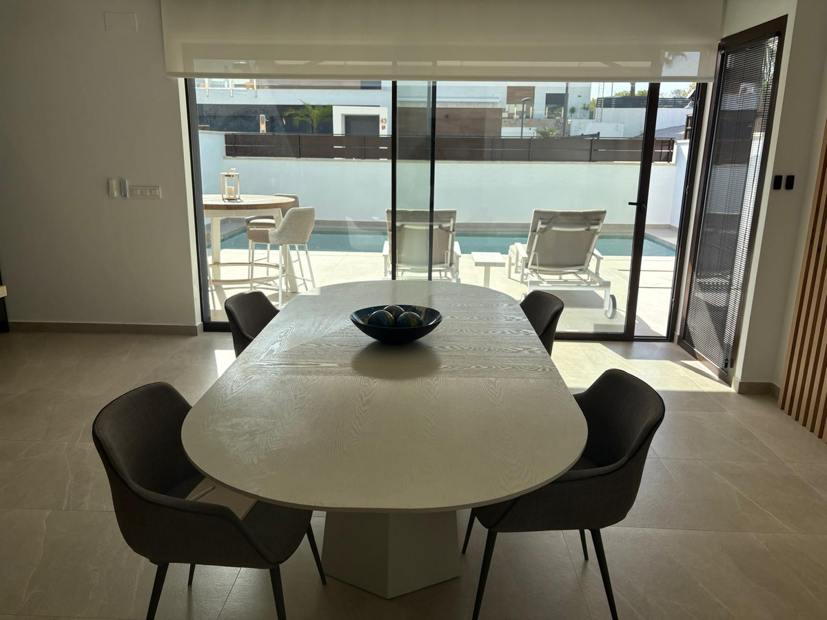 For sale - 3 Bedroom 3 Bathroom House - Detached Villa in Algorfa - La Finca Golf  - Alicante
