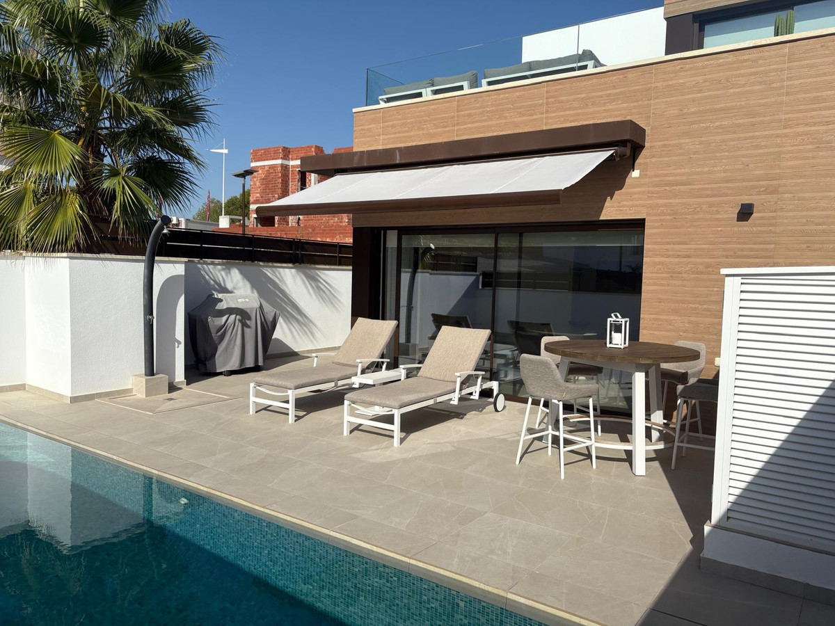 For sale - 3 Bedroom 3 Bathroom House - Detached Villa in Algorfa - La Finca Golf  - Alicante
