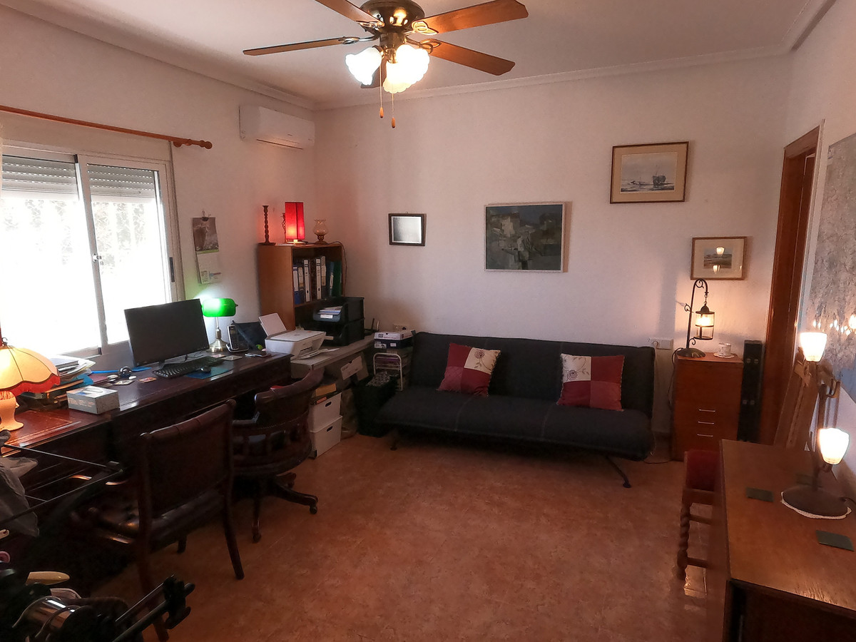 For sale - 3 Bedroom 2 Bathroom House - Finca - Cortijo in Orihuela - Orihuela Centro  - Alicante