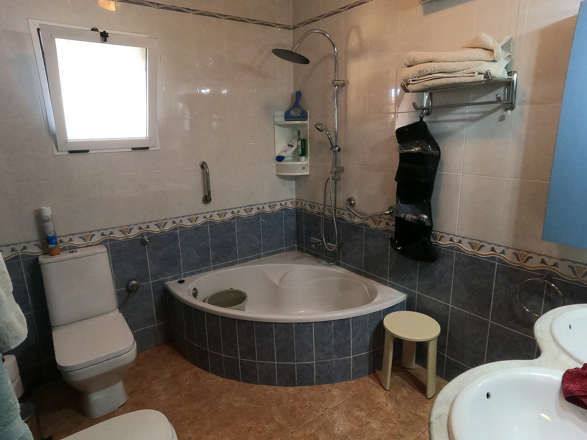 For sale - 3 Bedroom 2 Bathroom House - Finca - Cortijo in Orihuela - Orihuela Centro  - Alicante