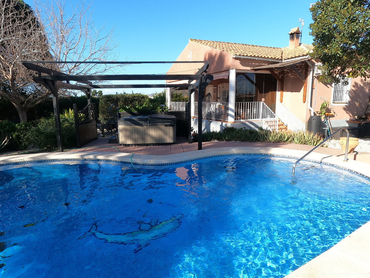 For sale - 3 Bedroom 2 Bathroom House - Finca - Cortijo in Orihuela - Orihuela Centro  - Alicante