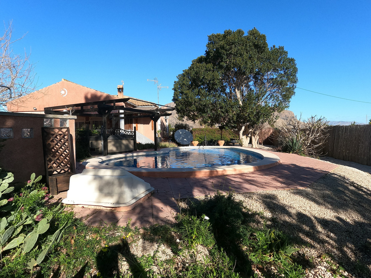 For sale - 3 Bedroom 2 Bathroom House - Finca - Cortijo in Orihuela - Orihuela Centro  - Alicante