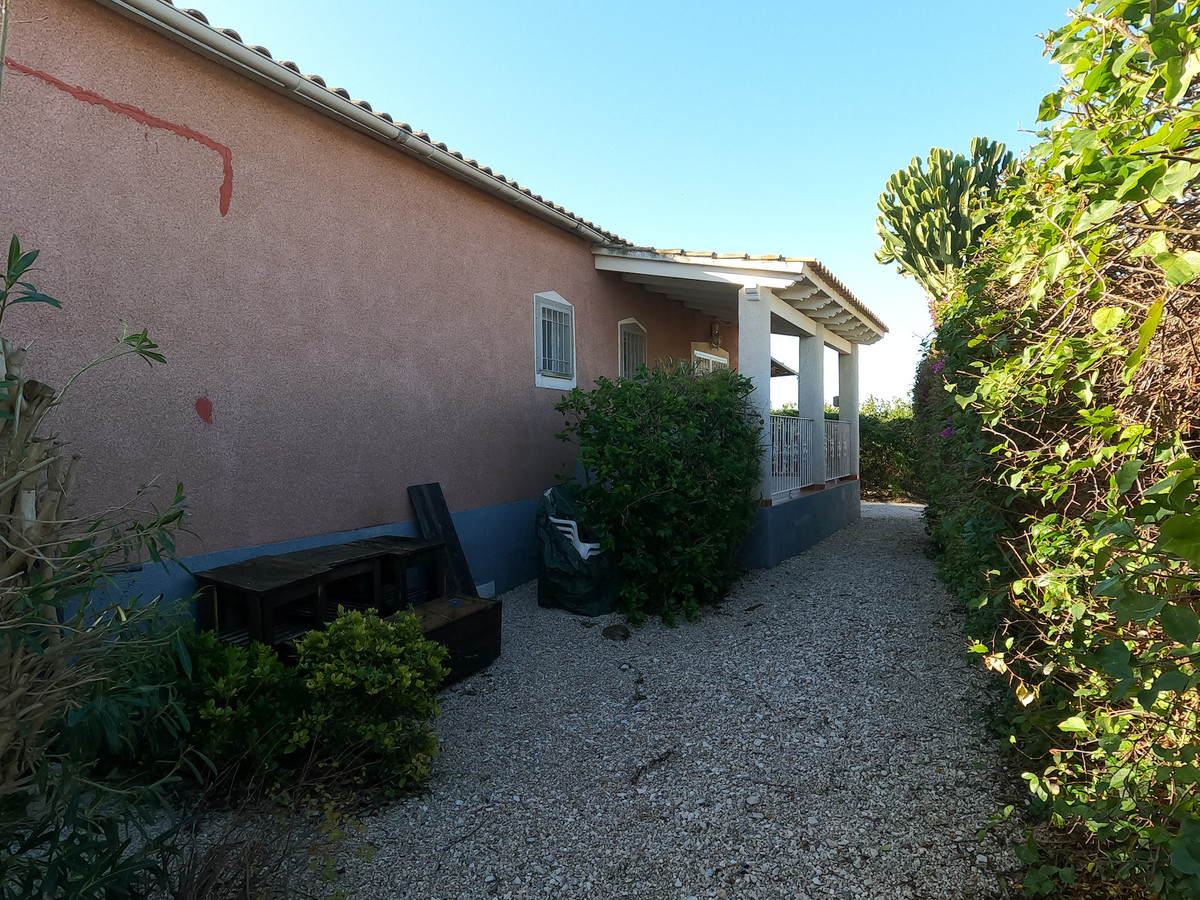 For sale - 3 Bedroom 2 Bathroom House - Finca - Cortijo in Orihuela - Orihuela Centro  - Alicante