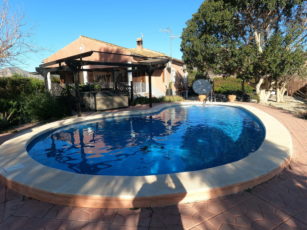 For sale - 3 Bedroom 2 Bathroom House - Finca - Cortijo in Orihuela - Orihuela Centro  - Alicante