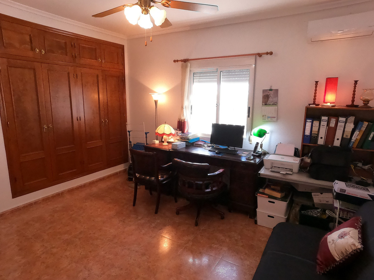 For sale - 3 Bedroom 2 Bathroom House - Finca - Cortijo in Orihuela - Orihuela Centro  - Alicante